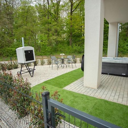 Forest Luxory Ii. Apartman Sarvar Exterior foto