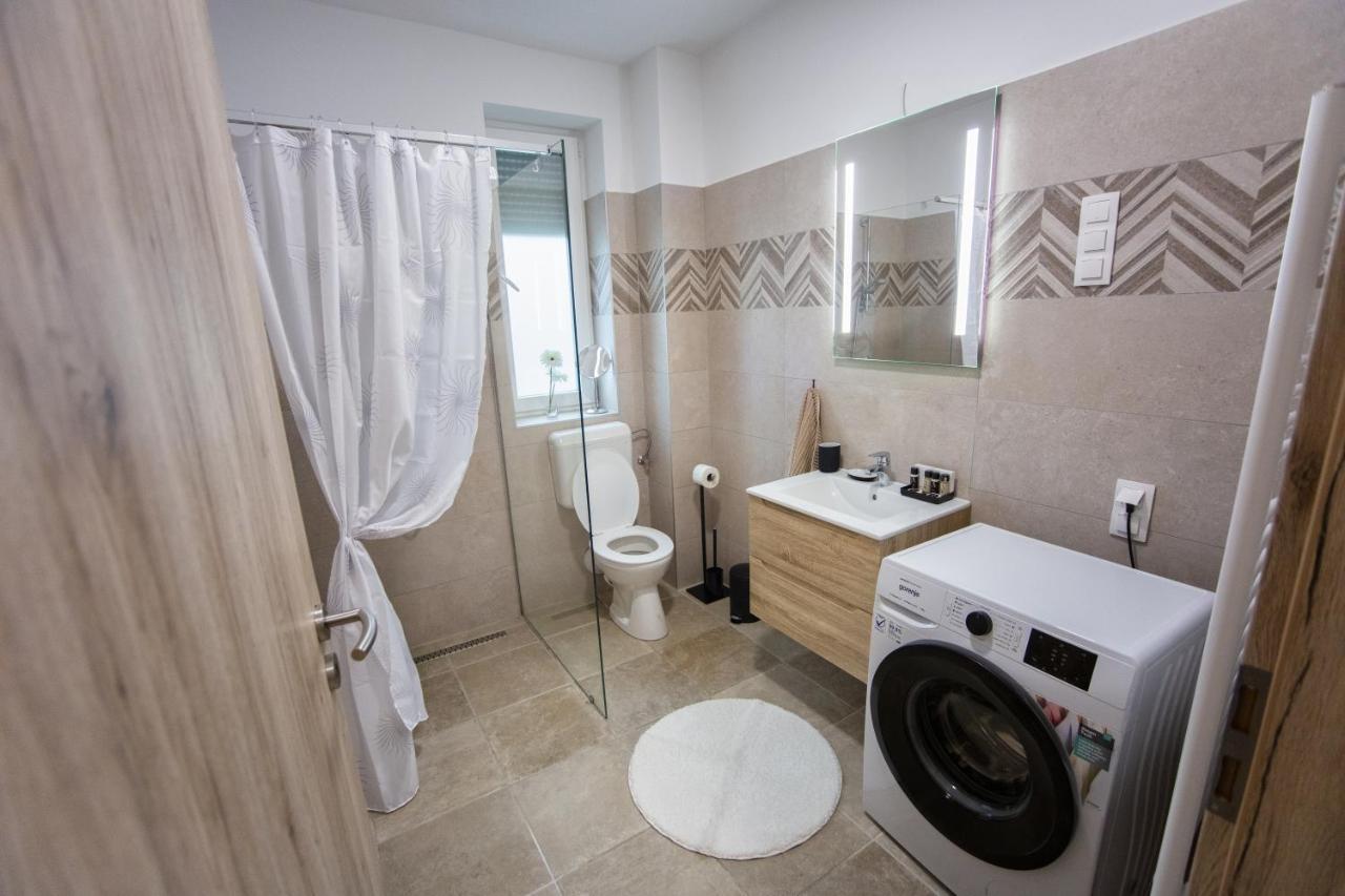 Forest Luxory Ii. Apartman Sarvar Exterior foto