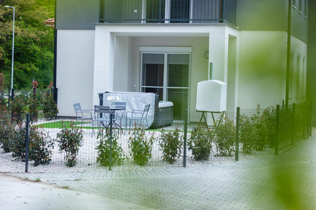 Forest Luxory Ii. Apartman Sarvar Exterior foto