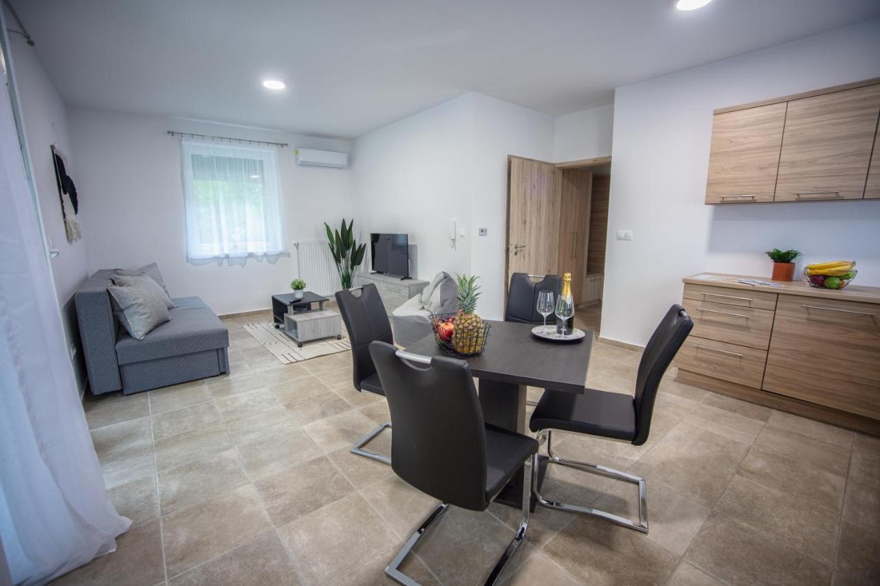 Forest Luxory Ii. Apartman Sarvar Exterior foto